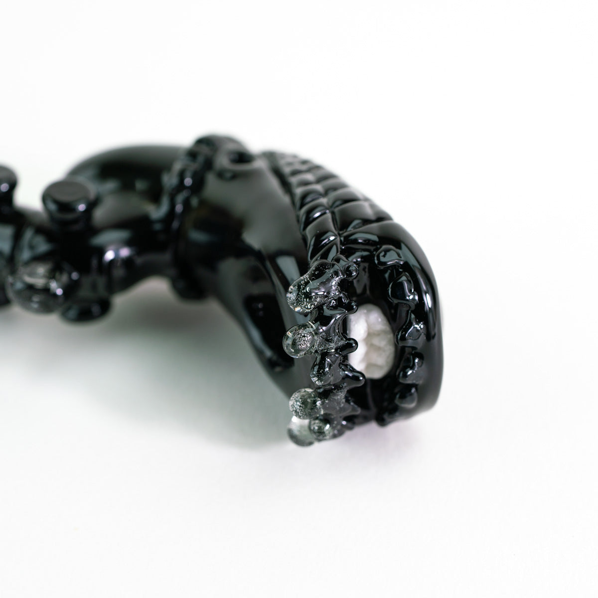 Pipa de mano 'Alien' que brilla en la oscuridad de Empire Glassworks