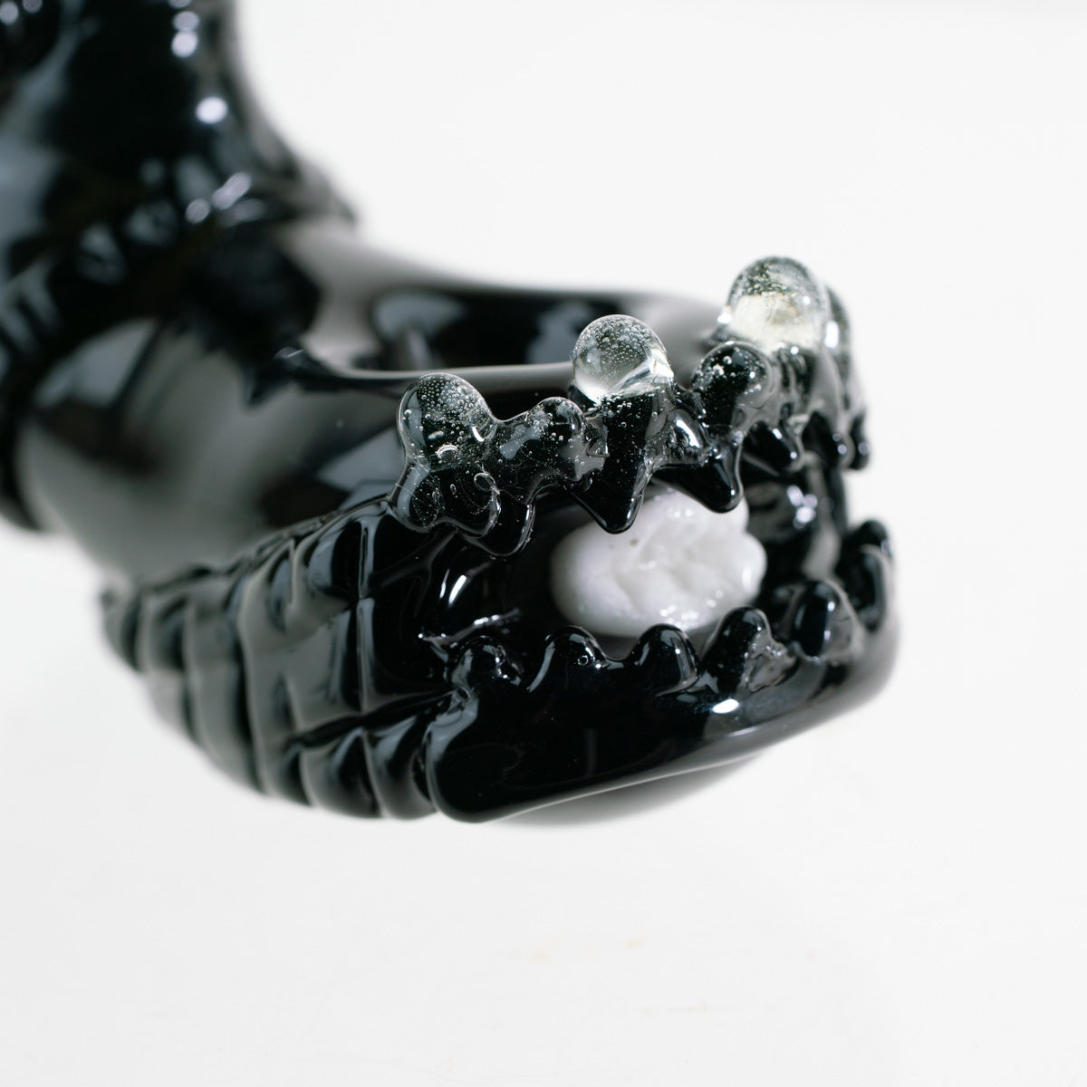 Pipa de mano 'Alien' que brilla en la oscuridad de Empire Glassworks
