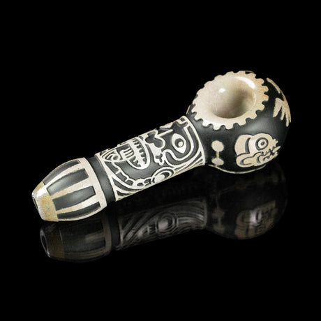 Pipa de mano Maya Face en color negro frit