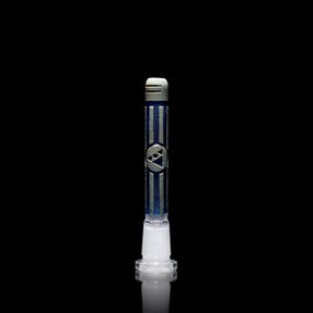 Universe Technicolor 4.75 英吋銀色和深藍色炸料下導管